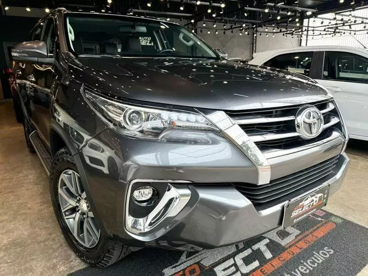 Toyota Hilux Cinza 5