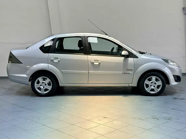 Ford Fiesta Prata 6