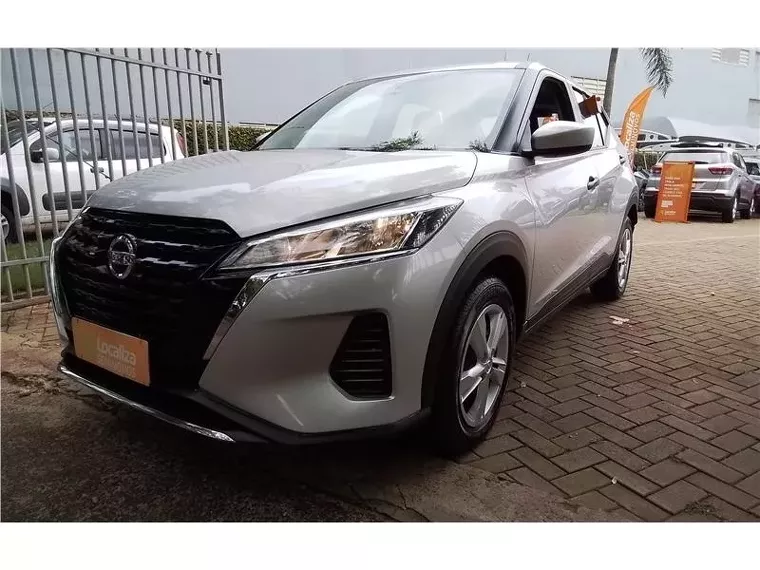 Nissan Kicks Prata 7