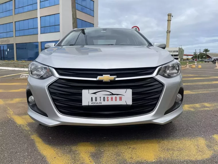 Chevrolet Onix Prata 1