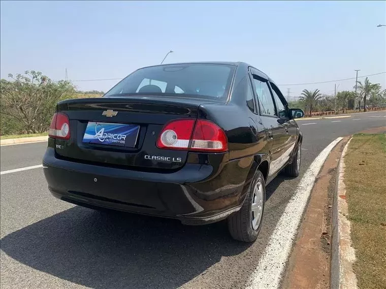 Chevrolet Classic Preto 3