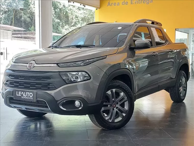 Fiat Toro Cinza 1