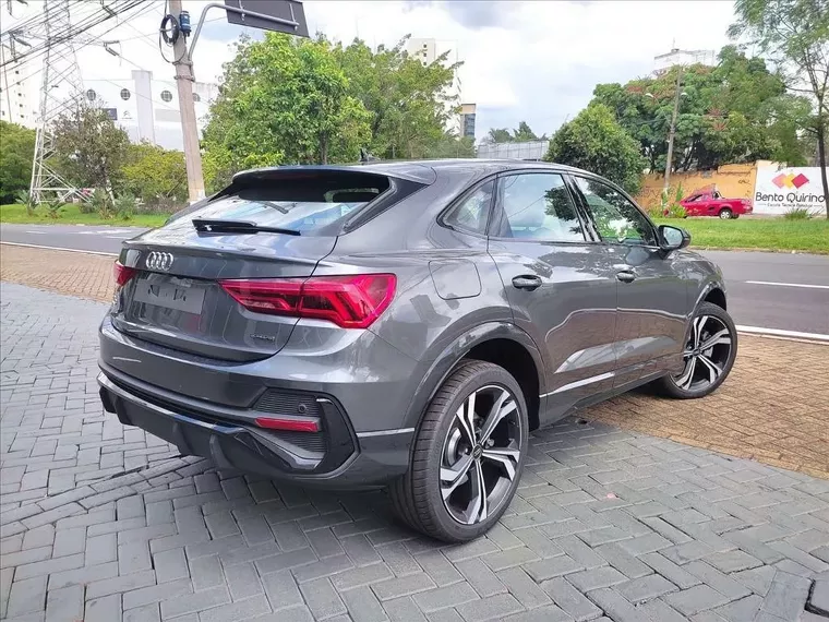 Audi Q3 Cinza 5