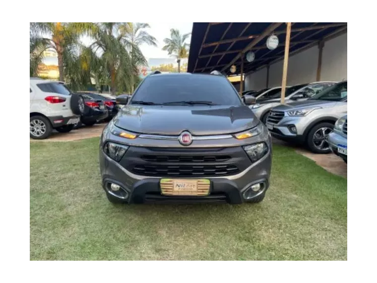 Fiat Toro Cinza 1