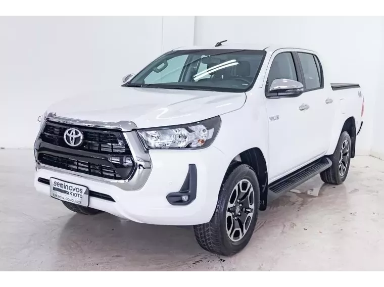 Toyota Hilux Branco 14