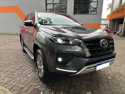 Toyota Hilux SW4
