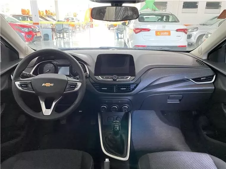 Chevrolet Onix Prata 7