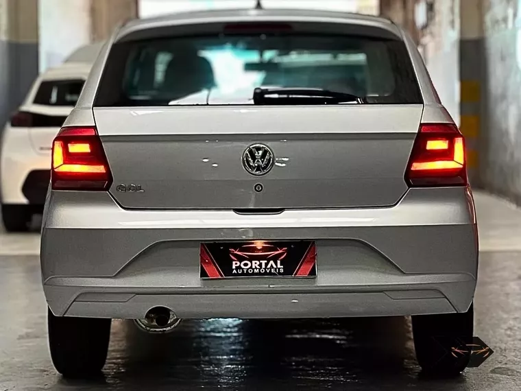 Volkswagen Gol Prata 5