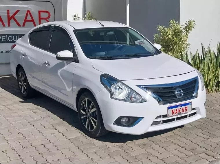 Nissan Versa Branco 5