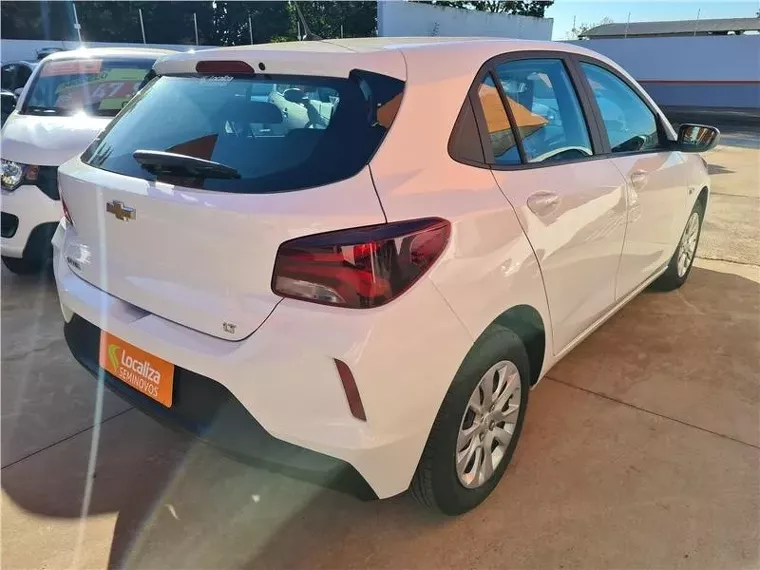 Chevrolet Onix Branco 2