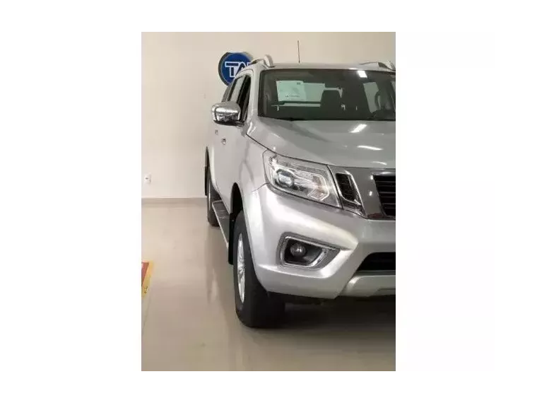 Nissan Frontier Prata 1