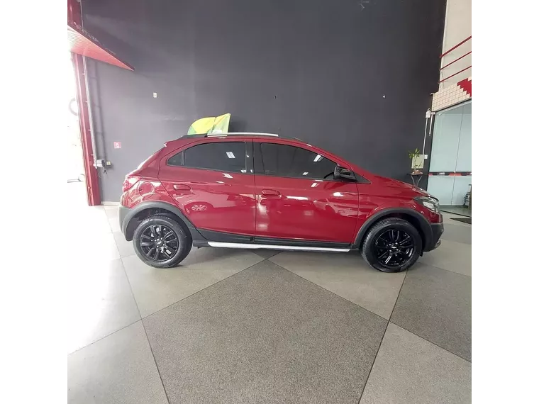 Chevrolet Onix Vermelho 4