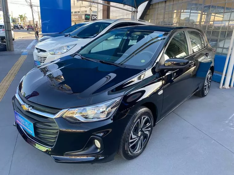 Chevrolet Onix Preto 2