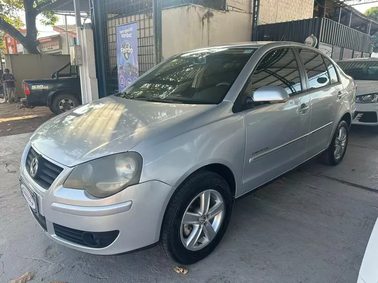 Volkswagen Polo Sedan Prata 4