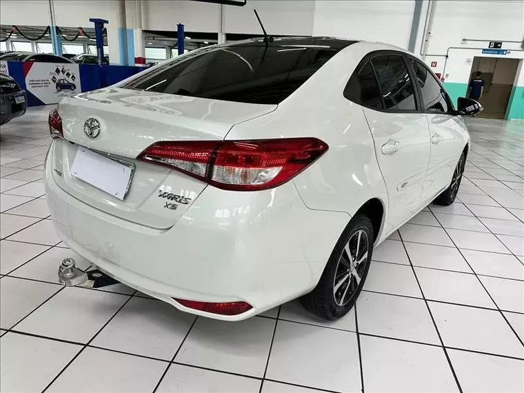 Toyota Yaris Branco 5