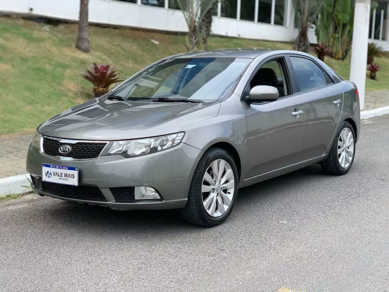 KIA Cerato Cinza 8