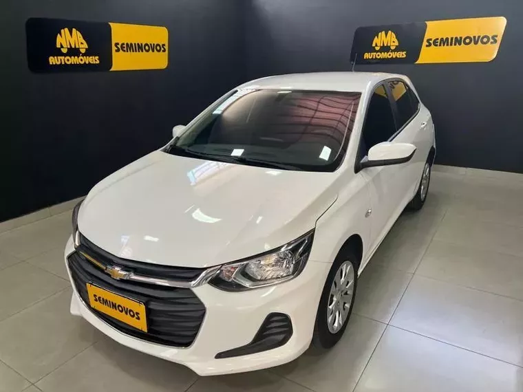 Chevrolet Onix Branco 3