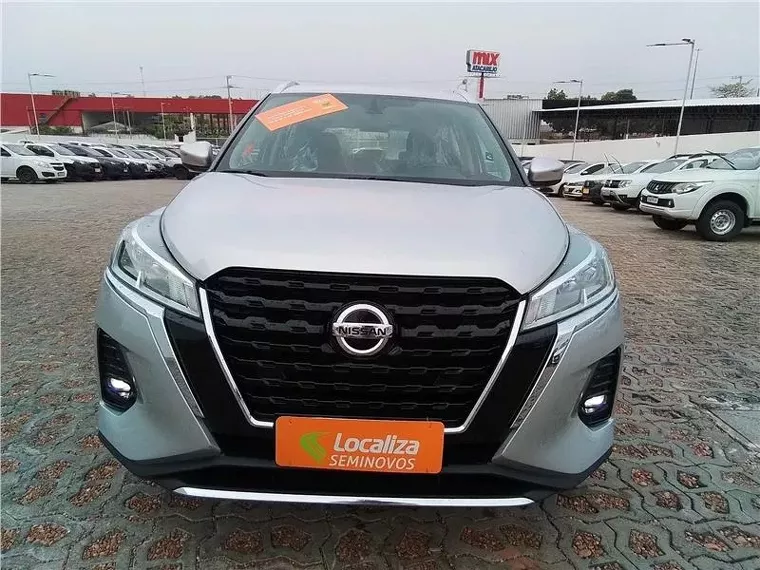 Nissan Kicks Prata 1