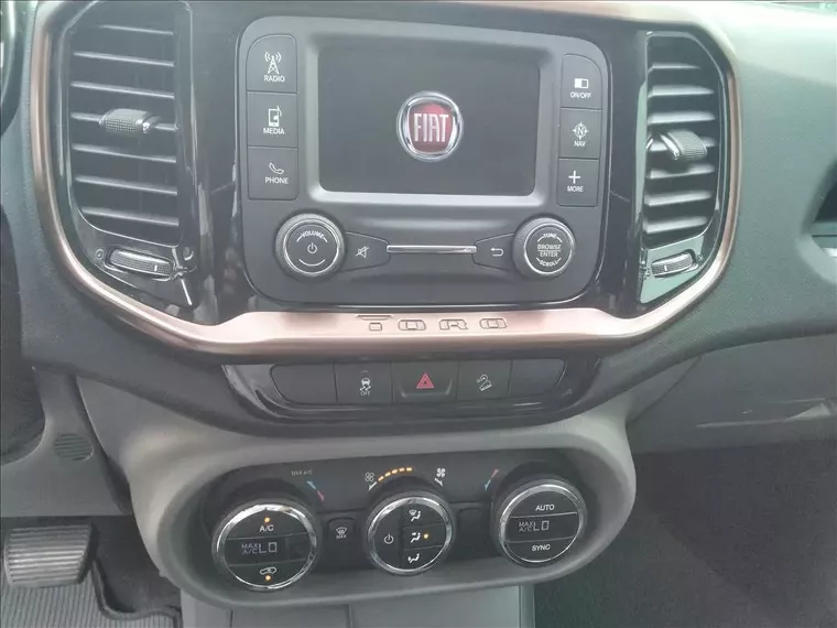 Fiat Toro Branco 11