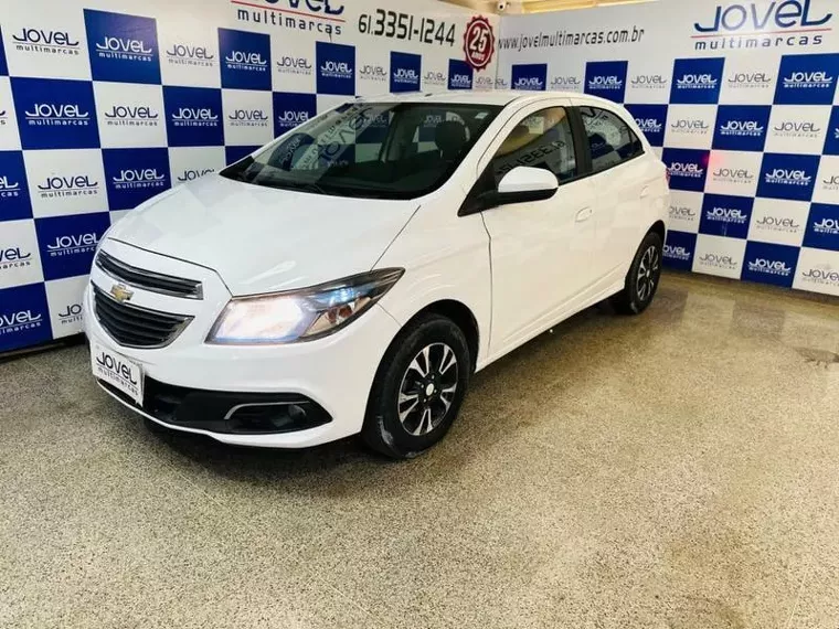 Chevrolet Onix Branco 5