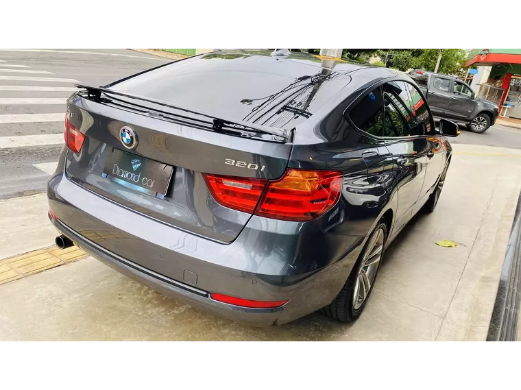 BMW 320i Cinza 16