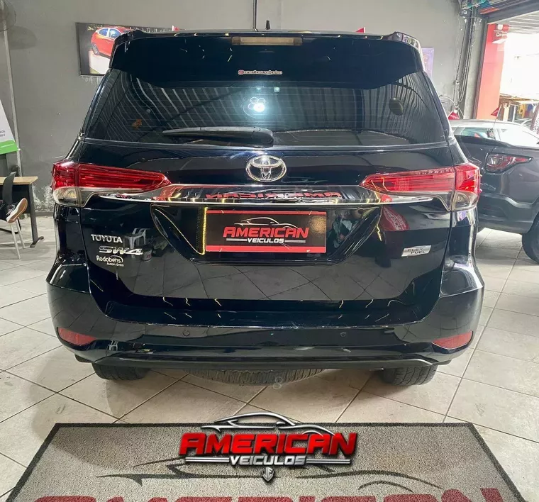 Toyota Hilux Preto 6