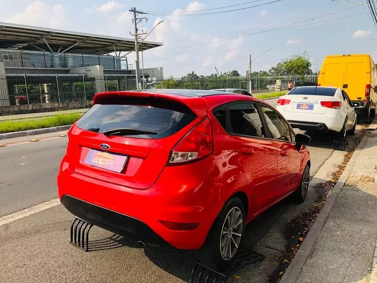 Ford Fiesta Vermelho 11