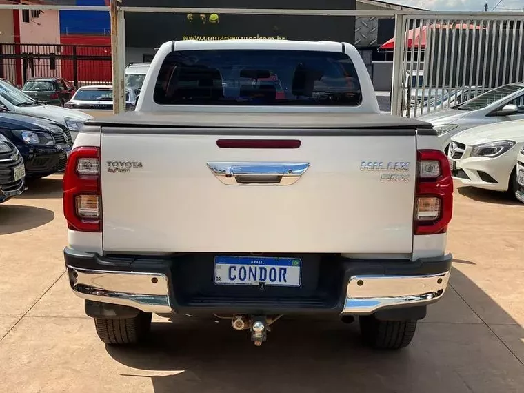 Toyota Hilux Branco 3