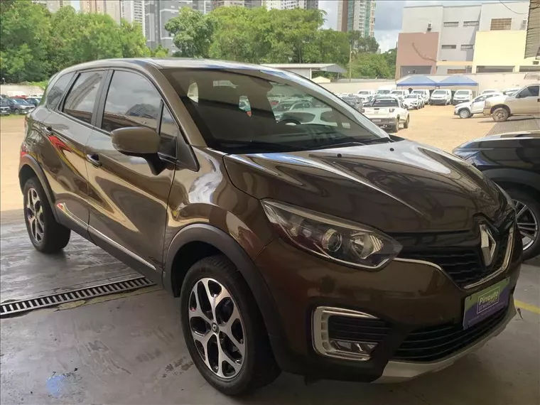 Renault Captur Marrom 8