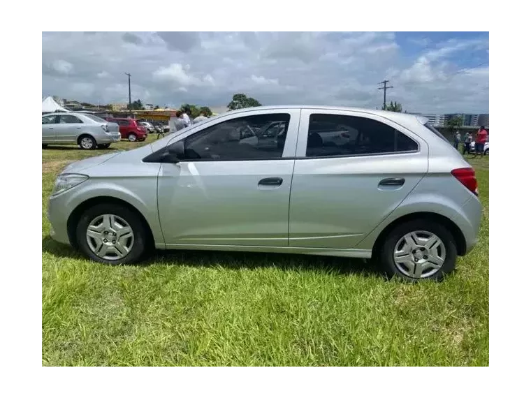 Chevrolet Onix Prata 5