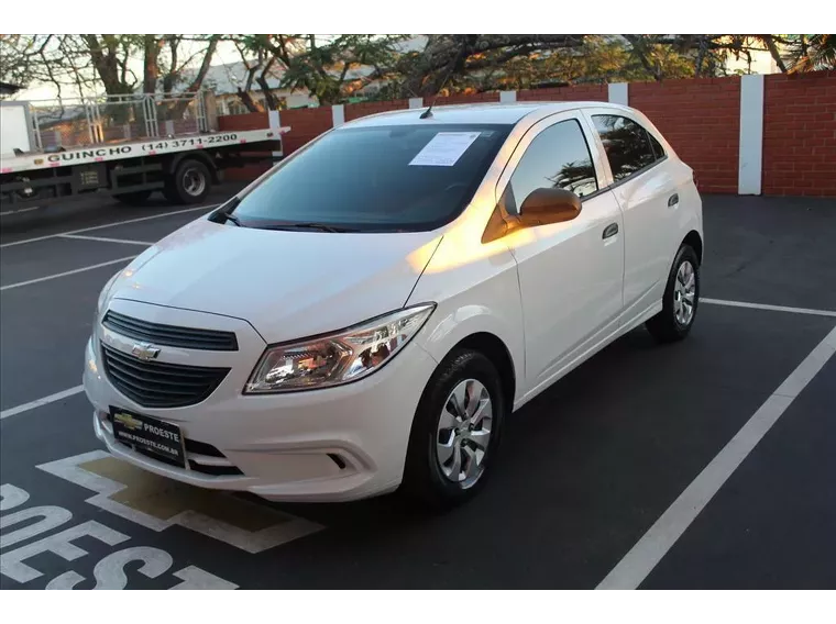 Chevrolet Onix Branco 2