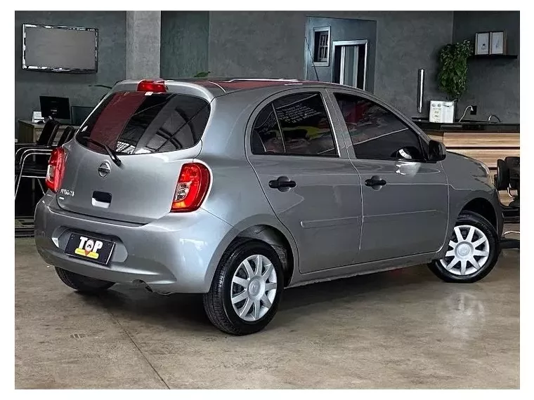 Nissan March Cinza 3