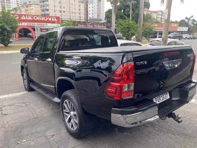 Toyota Hilux Preto 4