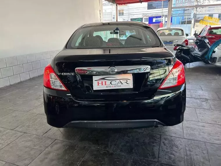 Nissan Versa Preto 20