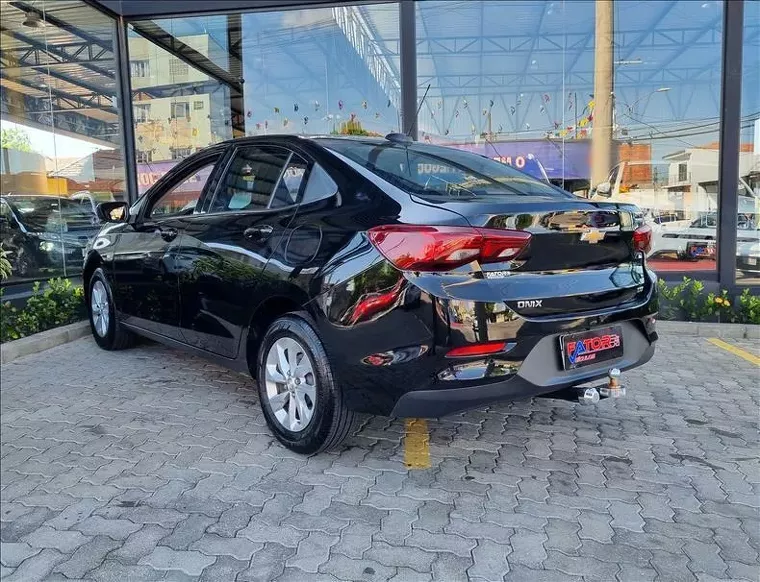 Chevrolet Onix Preto 4