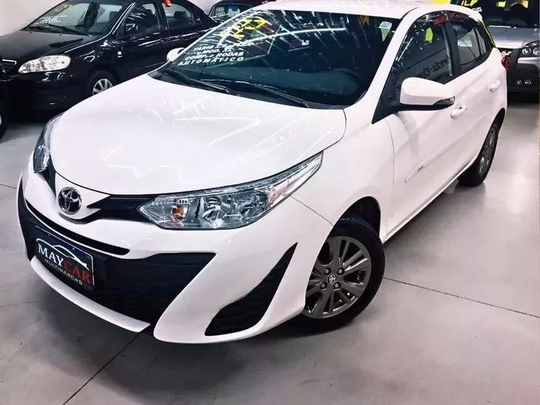 Toyota Yaris Branco 2