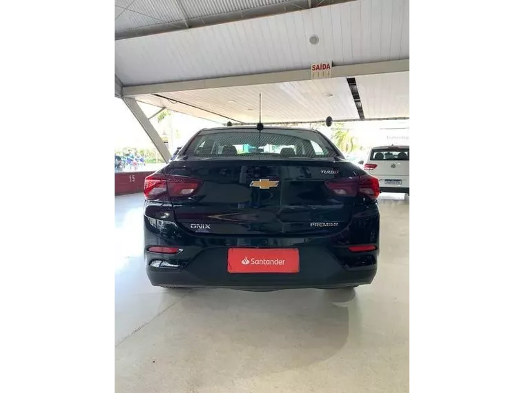 Chevrolet Onix Preto 11