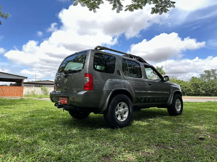 Nissan Xterra Cinza 2