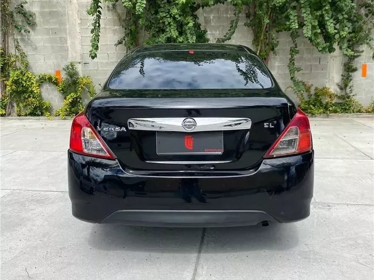 Nissan Versa Preto 3