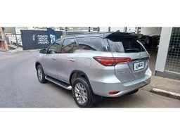 Toyota Hilux SW4