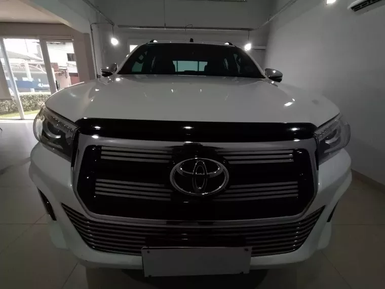 Toyota Hilux Branco 30