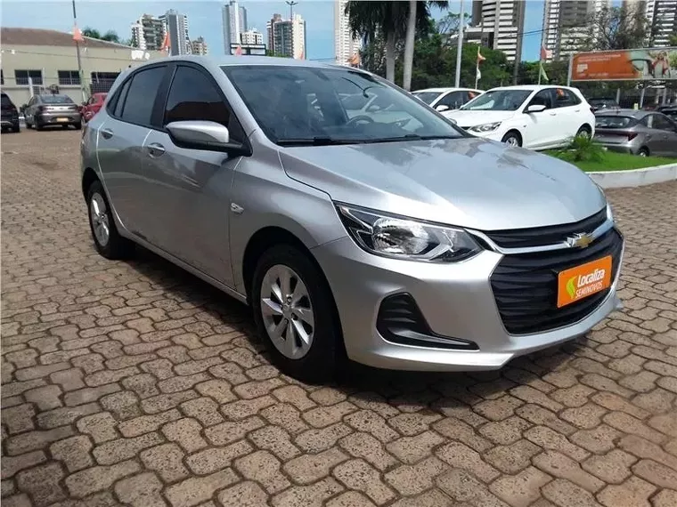 Chevrolet Onix Prata 3