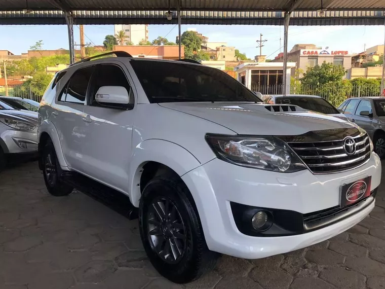 Toyota Hilux SW4 Branco 4