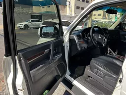 Mitsubishi Pajero Full