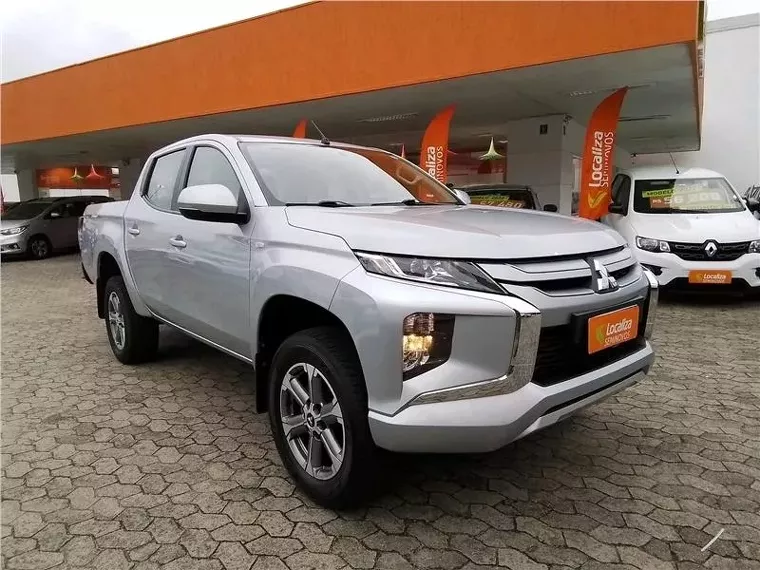 Mitsubishi L200 Triton Prata 9