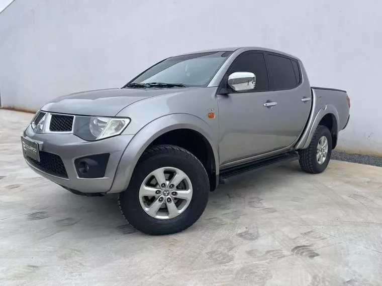 Mitsubishi L200 Triton Prata 5