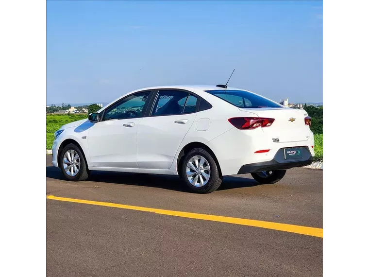 Chevrolet Onix Branco 13