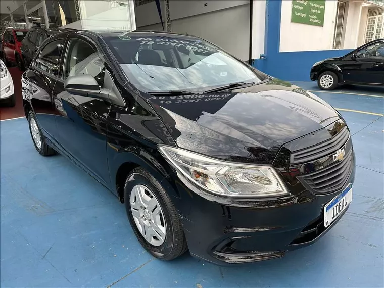 Chevrolet Onix Preto 3