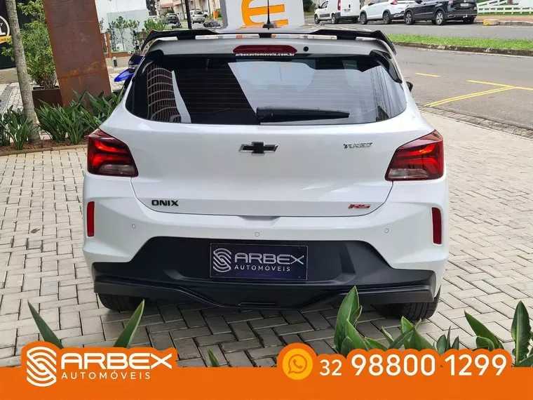 Chevrolet Onix Branco 13