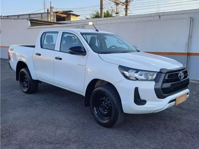 Toyota Hilux Branco 16